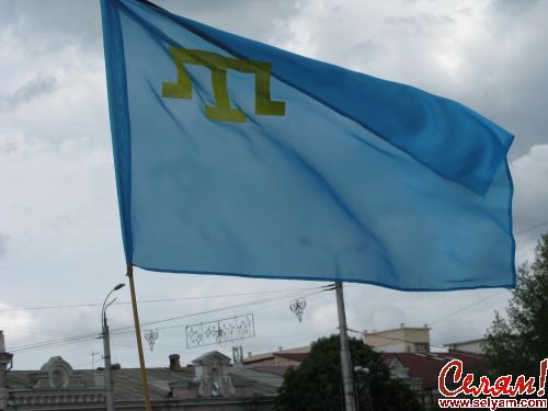 Национальный флаг крымских татар (тамгъа на голубом фоне)